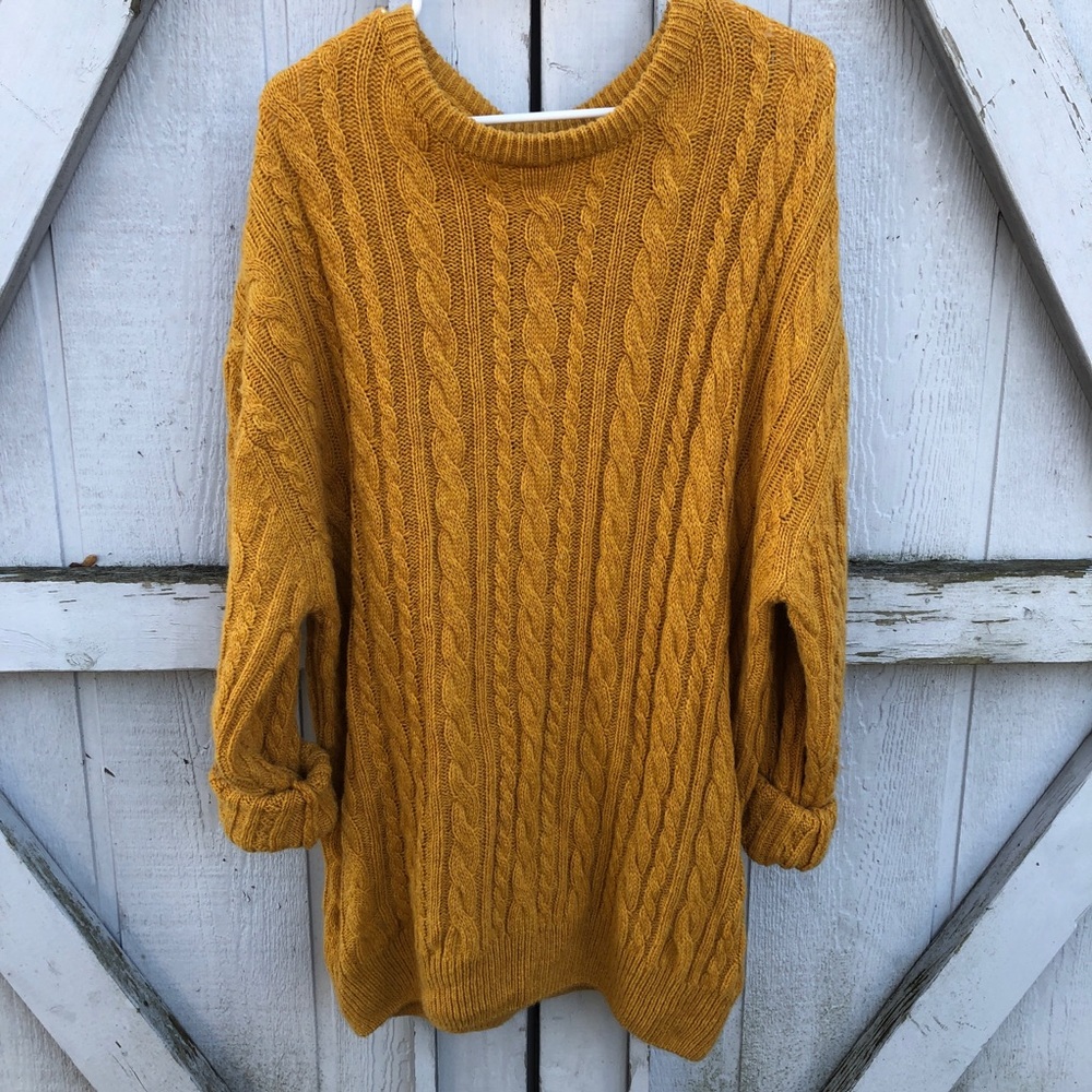 Cableknit golden Yellow sweater